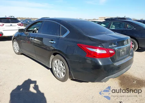 2017 Nissan Altima 2.5 S z USA, uszkodzony, nr VIN 1N4AL3AP2HC152130